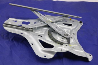 824022S000 PNL ASSY-FR DR MODULE,RH