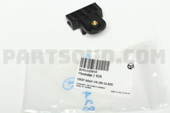 824122D010 GRIP ASSY-FR DR GLASS