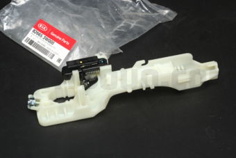 826653W000 BASE ASSY-FR DR O/S