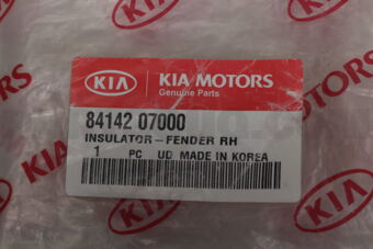 8414207000 INSULATOR-FENDER RH