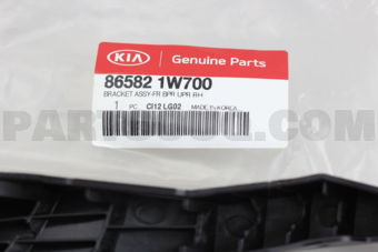 865821W700 BRACKET ASSY-FR BPR UPR RH