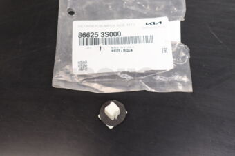 866253S000 RETAINER-BUMPER SIDE MTG