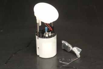210470940010 FUEL PUMP W SENSOR/E90/ 3 SRS