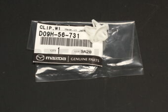 D09H56731 CLIP,WIRE-BONNET