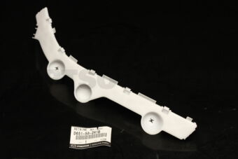 D651502H1B RETAINER(R),REAR BUM