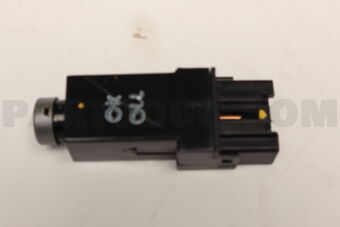 UR5661530A SWITCH,AIR CON