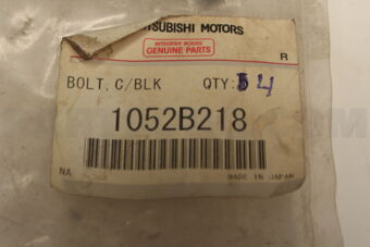 1052B218 BOLT,CYLINDER BLOCK