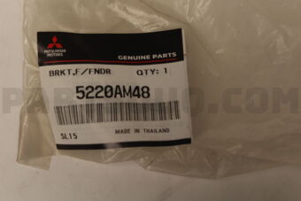 5220AM48 Mitsubishi BRACKET,FR FENDER