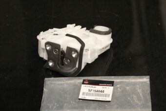 5715A844 LATCH,FR DOOR,RH