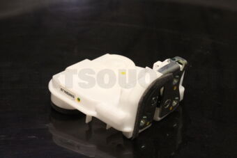 5715B260 LATCH,FR DOOR,RH