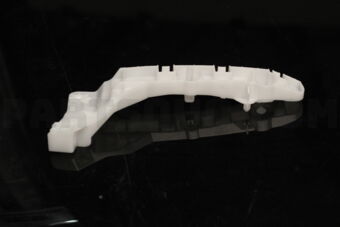 6400G660 BRACKET,FR BUMPER SI