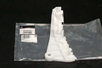 6400H268 BRACKET,FR BUMPER SIDE,RH