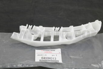 6400H313 BRACKET,FR BUMPER SI