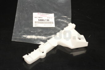 6400J139 BRACKET,FR BUMPER SI