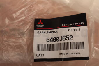 6400J652 GARNISH,FR BUMPER,RH