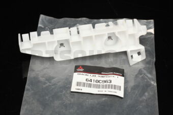 6410C963 BRACKET,RR BUMPER SI