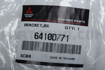 6410D771 BRACKET,RR BUMPER SI