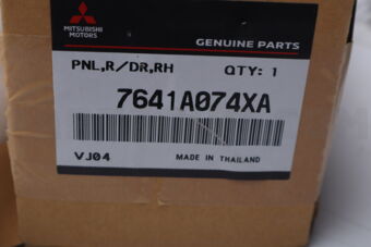 7641A074XA PANEL,RR DOOR POWER WINDOW SWITCH,RH