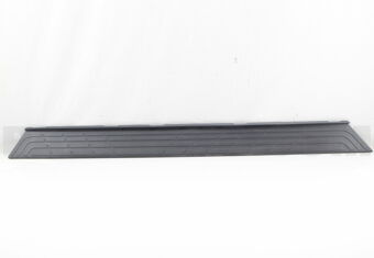 7656A058 COVER,SIDE STEP,RH
