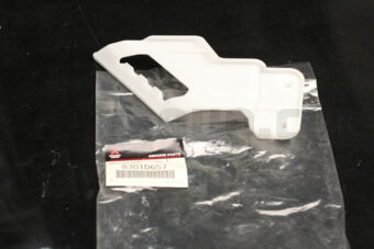 8301D657 BRKT,FR BUMPER SIDE,UPR LH