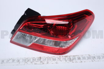 8330B288 Mitsubishi LAMP ASSY,COMB,RR RH