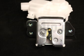 90500A040P Mitsubishi LATCH,TAILGATE