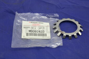 MB092433 WASHER,RR AXLE SHAFT