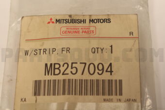 MB257094 W/STRIP,FR DOOR WDO,OTR