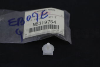 MB319754 CLIP,FR END GARNISH