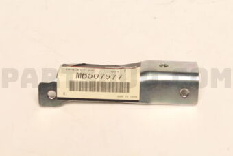 MB507977 BRACKET,FR BUMPER SI