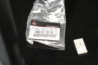 MB517810 HOLDER,F/DR WINDOW GLASS