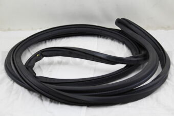 MC182964 W/STRIP,FR DOOR OPENING