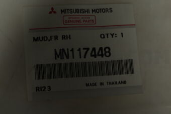MN117448 MUD GUARD,FR RH