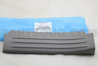 MN123962HA SCUFF PLATE,RR RH