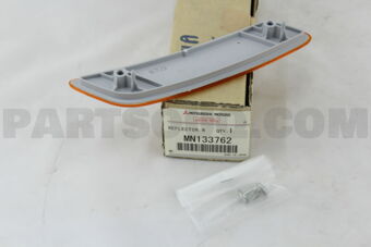 MN133762 REFLECTOR,RH