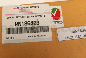 MN186403 SHOE SET,RR BRAKE