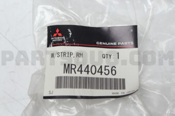 MR440456 W/STRIP,RH FRONT DOO