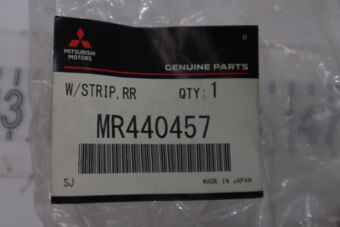 MR440457 Mitsubishi W/STRIP,RR DOOR OPEN