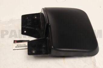 MR463742 MUD GUARD,FR RH