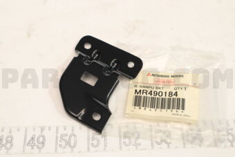 MR490184 BRACKET,RR LAMP,RH