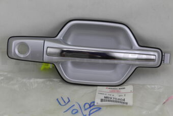 MR970404 HANDLE,FR DOOR OUTSIDE,LH