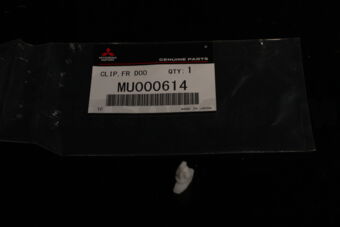 MU000614 CLIP,FR DOOR