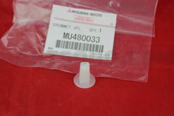 MU480033 GROMMET,SCREW