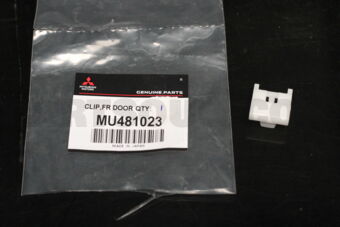 MU481023 CLIP,FR DOOR