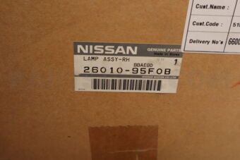 2601095F0B Nissan LAMP ASSY-RH