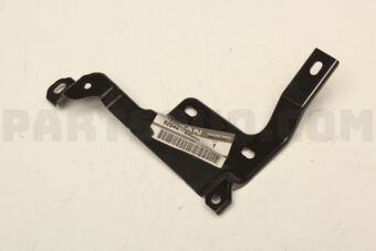 620449N50A BRACKET-FRONT BUMPER,RH
