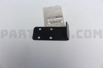 62250VC300 BRACKET-GUARD BAR,FRONT
