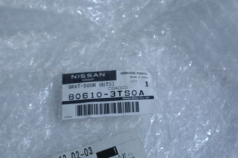 806103TS0A Nissan BRACKET DOOR OUTSIDE HANDLE RH