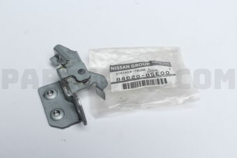 8462085E00 STRIKER ASSY-TRUNK LID LOCK