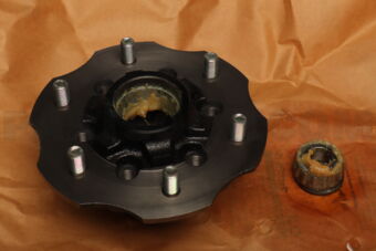D0202VL20A HUB ASSY-ROAD WHEEL,FRONT